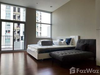 For rent 3 bedrooms condo in Huai Khwang, Bangkok