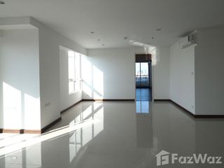 For rent 2 bedrooms condo in Yan Nawa, Bangkok