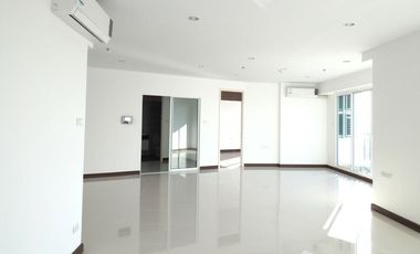 For rent 2 bedrooms condo in Yan Nawa, Bangkok