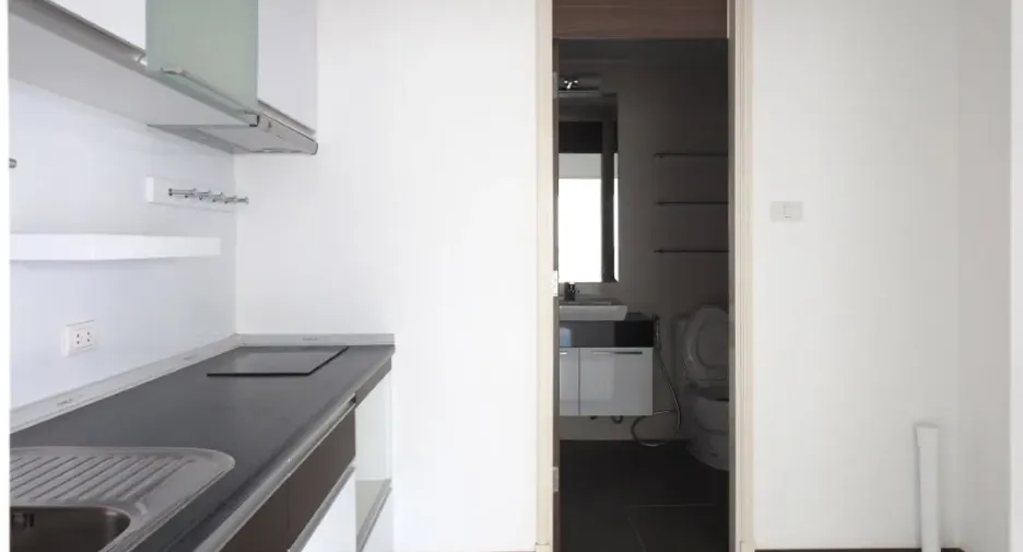 À louer 2 chambres condo à Yan Nawa, Bangkok
