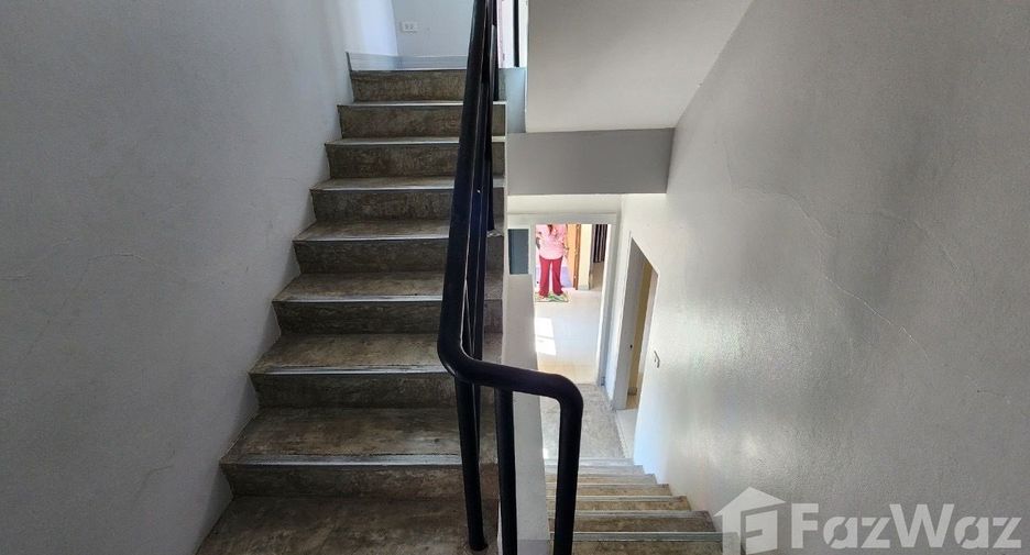 For rent 4 bedrooms house in Watthana, Bangkok