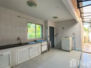 For rent 4 bedrooms house in Watthana, Bangkok