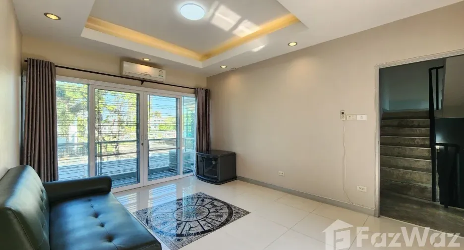 For rent 4 bedrooms house in Watthana, Bangkok