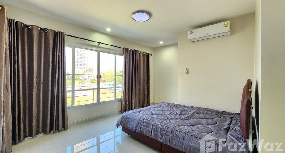 For rent 4 bedrooms house in Watthana, Bangkok