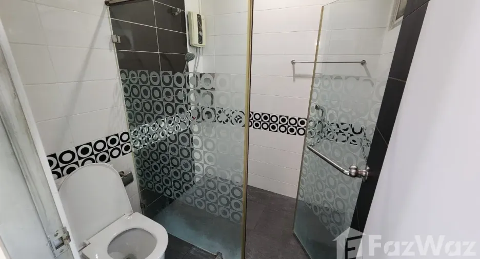 For rent 4 bedrooms house in Watthana, Bangkok