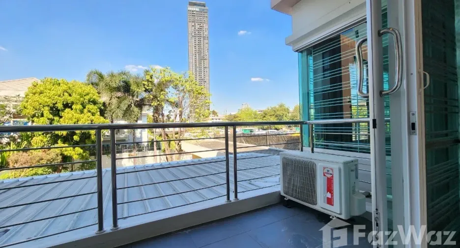 For rent 4 bedrooms house in Watthana, Bangkok