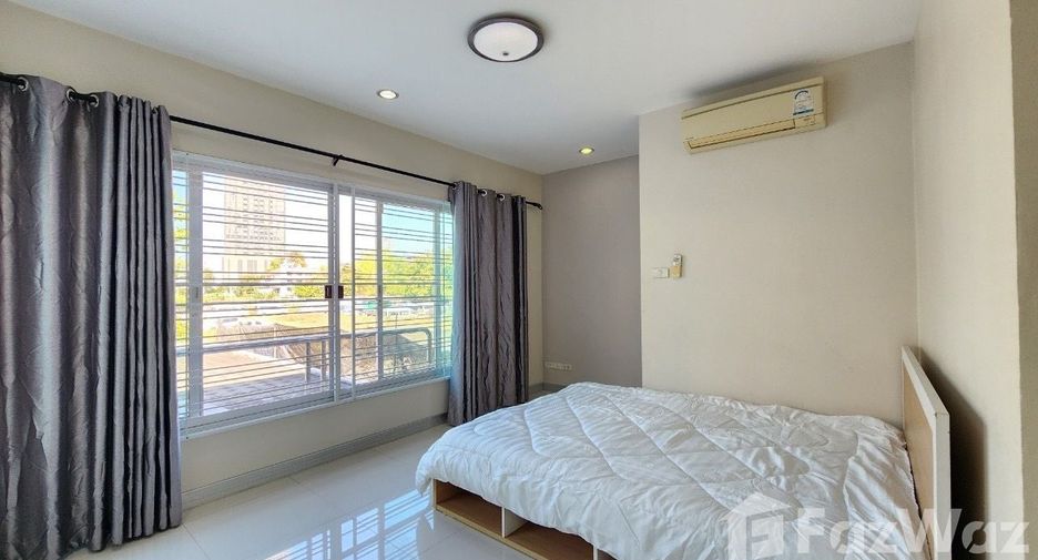For rent 4 bedrooms house in Watthana, Bangkok