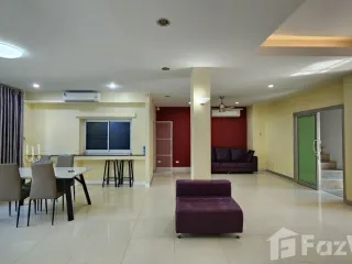 For rent 4 bedrooms house in Watthana, Bangkok
