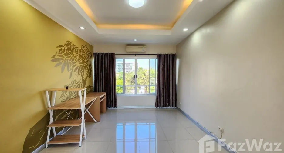 For rent 4 bedrooms house in Watthana, Bangkok