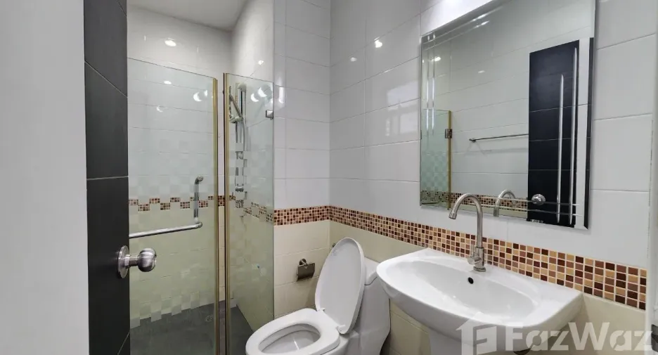 For rent 4 bedrooms house in Watthana, Bangkok