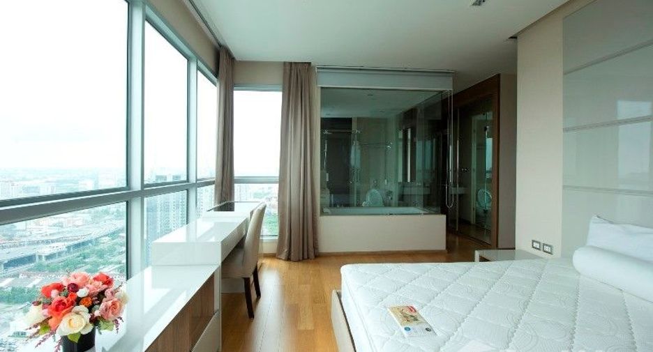 For rent 2 bedrooms condo in Watthana, Bangkok