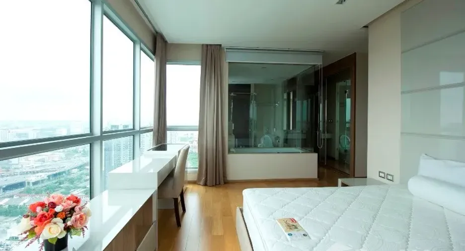 For rent 2 ベッドルーム condo in Watthana, Bangkok