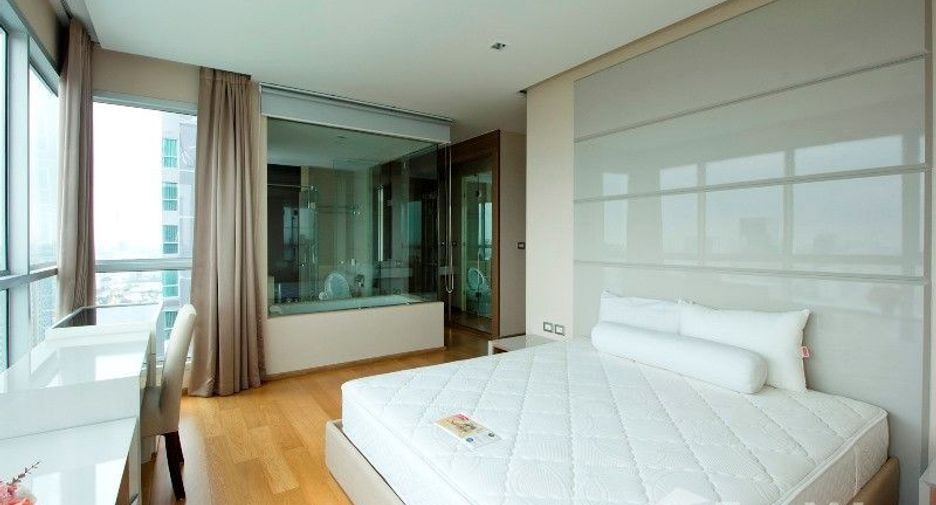 For rent 2 bedrooms condo in Watthana, Bangkok