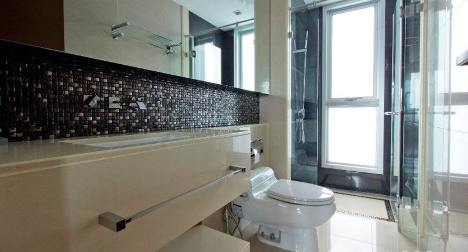 For rent 2 bedrooms condo in Watthana, Bangkok