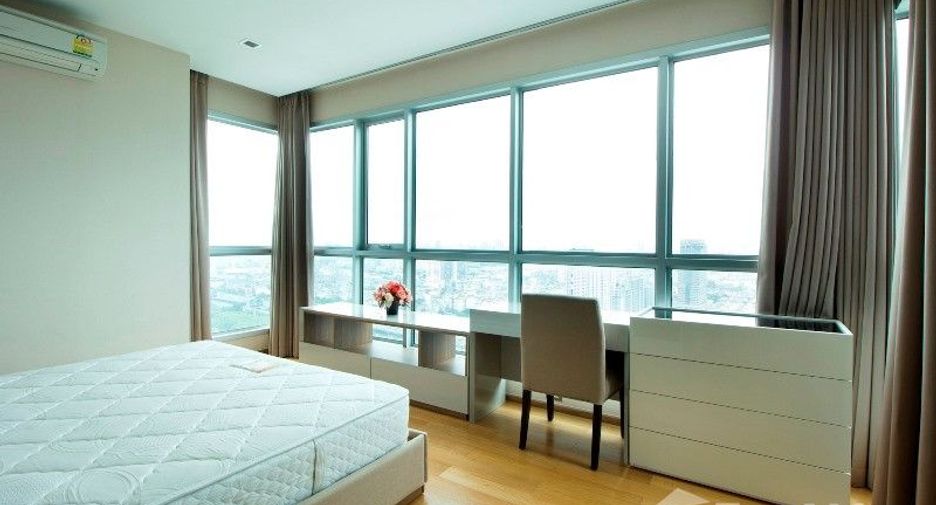 For rent 2 bedrooms condo in Watthana, Bangkok