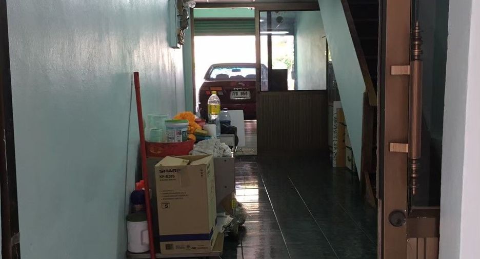 Gewerbefläche zur Miete mit 2 Zimmer in Bang Kho Laem, Bangkok