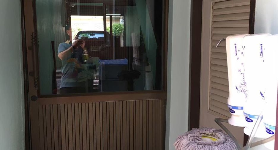 Gewerbefläche zur Miete mit 2 Zimmer in Bang Kho Laem, Bangkok