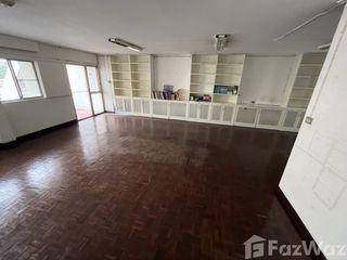 Casa adosada en alquiler de 4 habitaciones en Khlong Toei, Bangkok