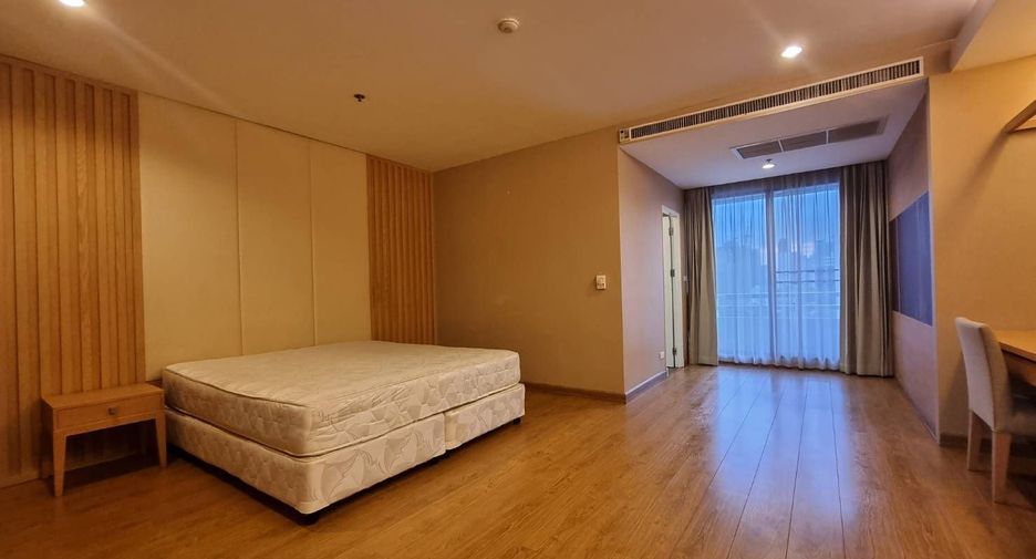 For rent 4 bedrooms apartment in Watthana, Bangkok