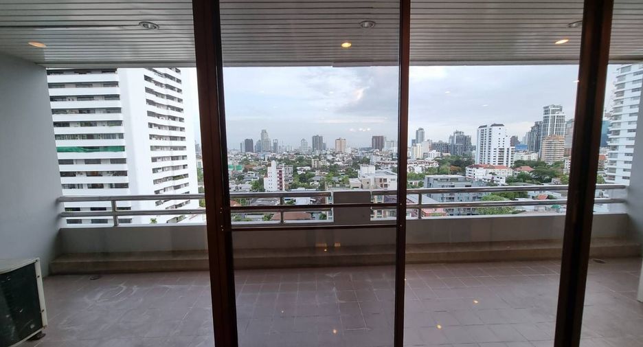 For rent 4 bedrooms apartment in Watthana, Bangkok