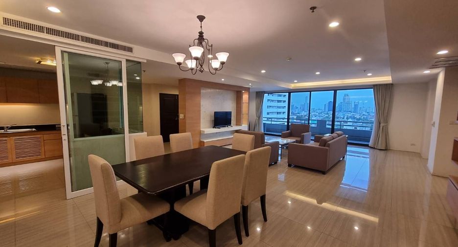 For rent 4 bedrooms apartment in Watthana, Bangkok