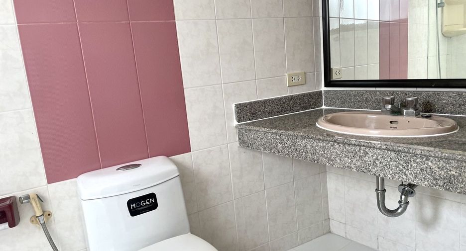 For rent 4 bedrooms condo in Watthana, Bangkok