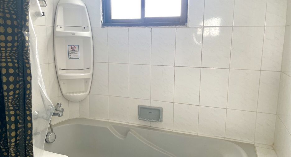 For rent 4 bedrooms condo in Watthana, Bangkok
