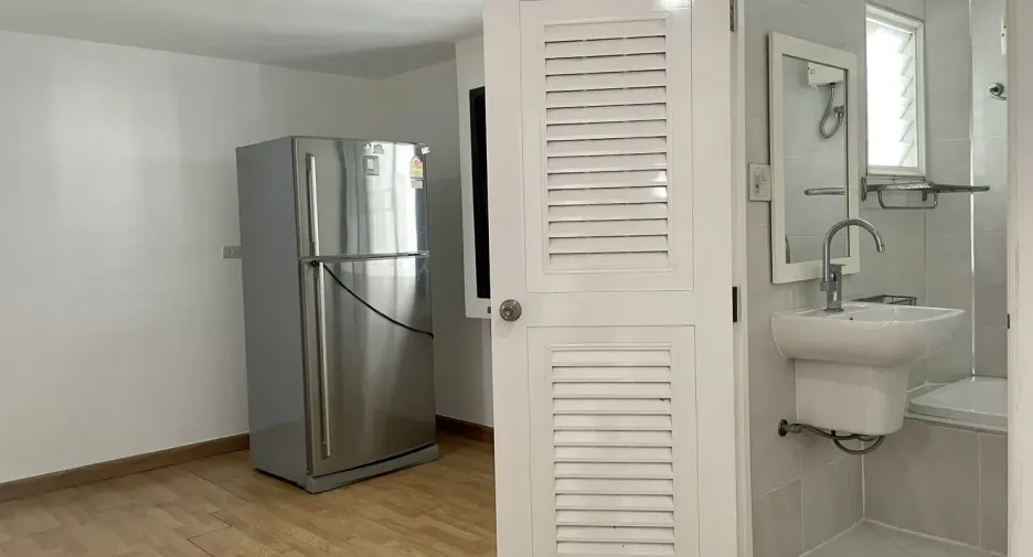 For rent 4 bedrooms condo in Watthana, Bangkok