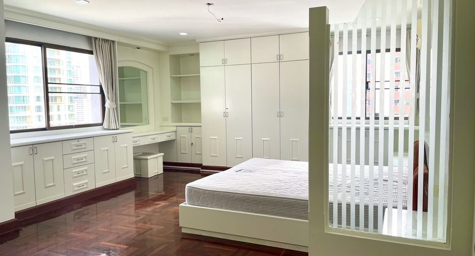 For rent 4 bedrooms condo in Watthana, Bangkok