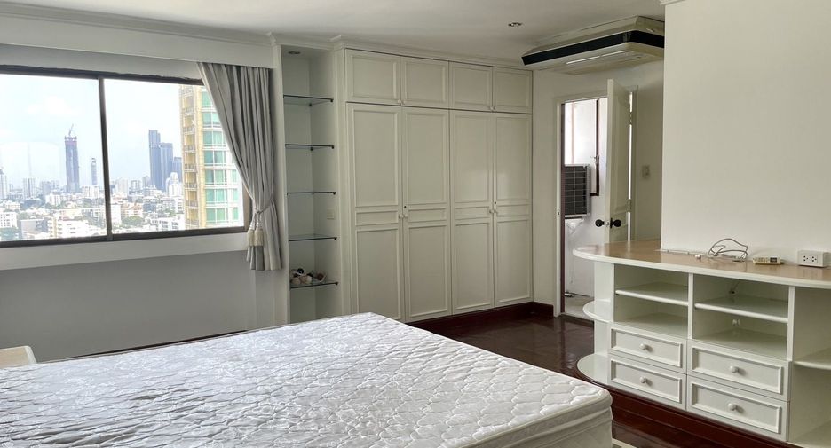 For rent 4 bedrooms condo in Watthana, Bangkok