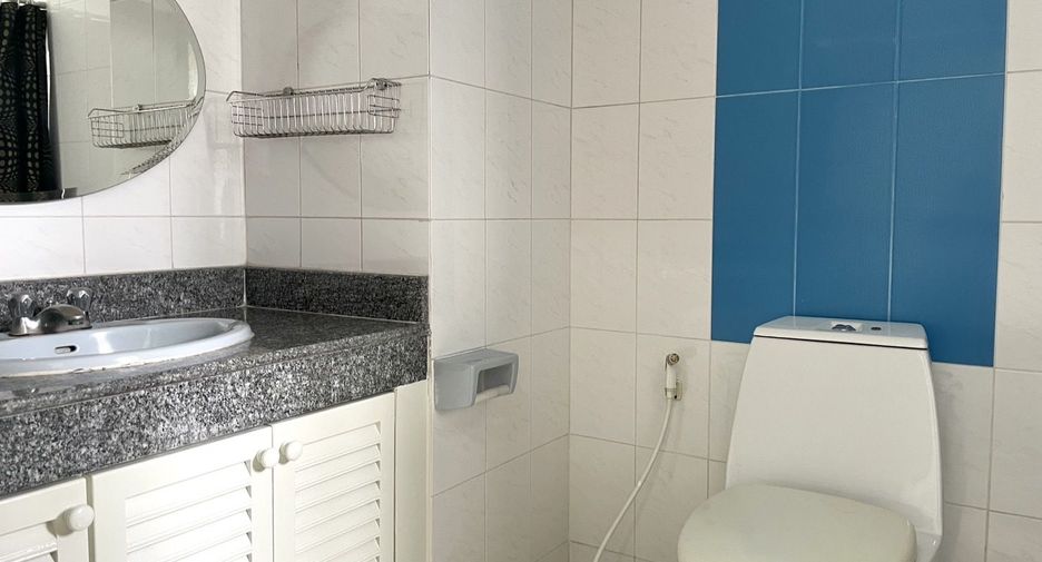 For rent 4 bedrooms condo in Watthana, Bangkok