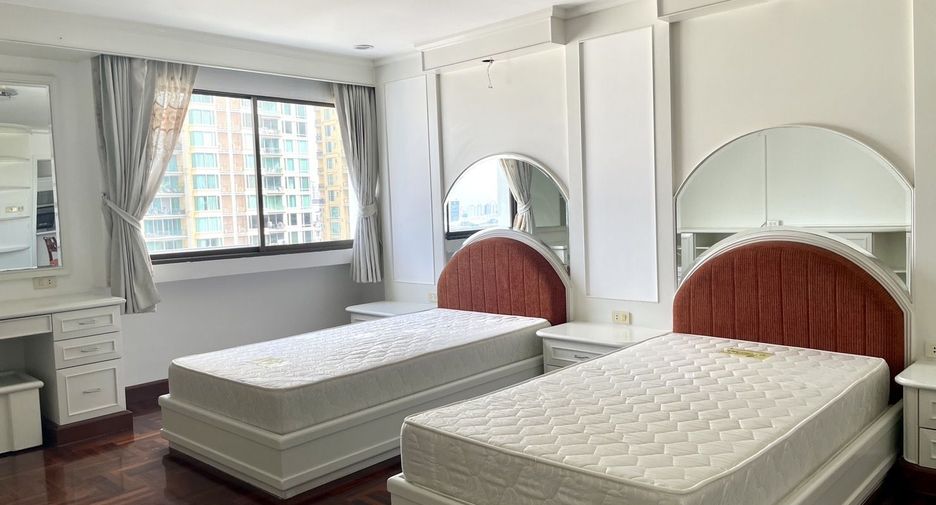 For rent 4 bedrooms condo in Watthana, Bangkok