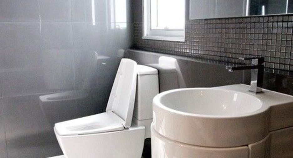 For rent 2 ベッドルーム condo in Phra Khanong, Bangkok
