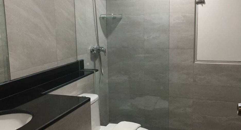 For rent 3 bedrooms apartment in Watthana, Bangkok