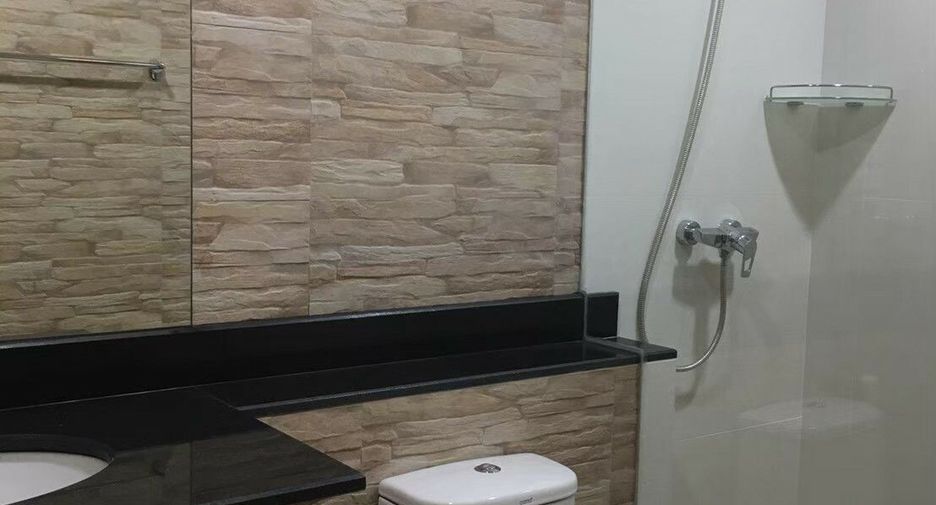 For rent 3 bedrooms apartment in Watthana, Bangkok