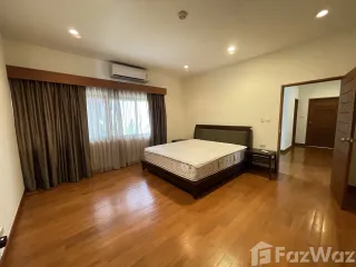 À louer 4 chambres maison à Watthana, Bangkok