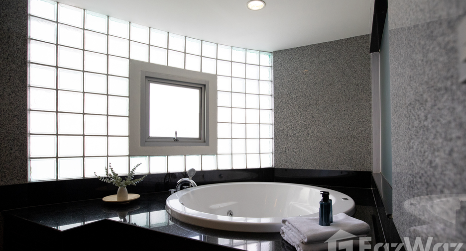 For rent 3 bedrooms condo in Watthana, Bangkok