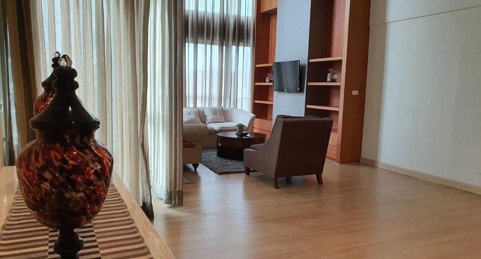 For rent 2 bedrooms condo in Pathum Wan, Bangkok