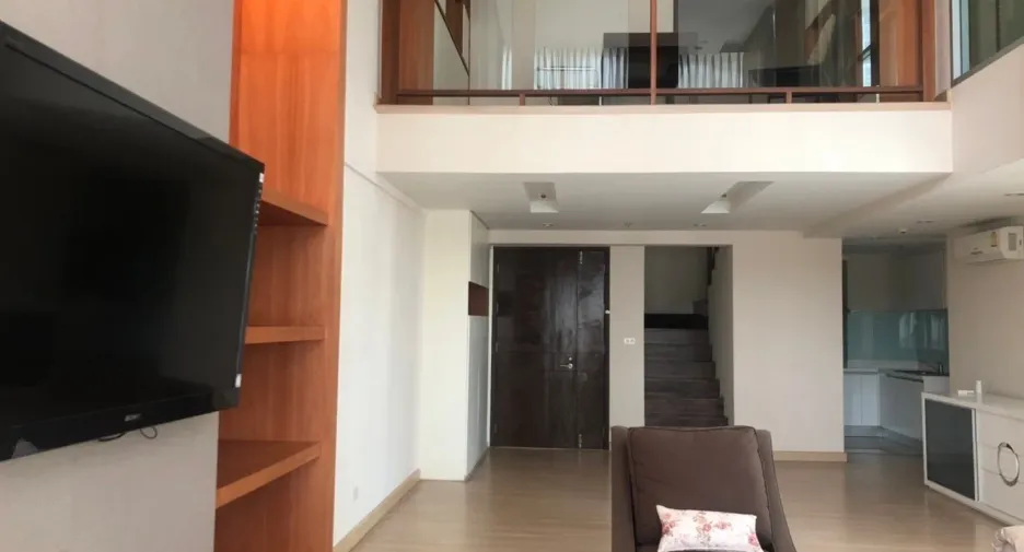 For rent 2 bedrooms condo in Pathum Wan, Bangkok