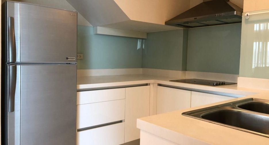 For rent 2 bedrooms condo in Pathum Wan, Bangkok
