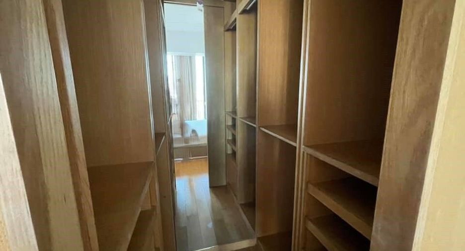 For rent 2 bedrooms condo in Sathon, Bangkok