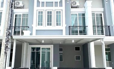 À louer 2 chambres maison de ville à Mueang Samut Prakan, Samut Prakan