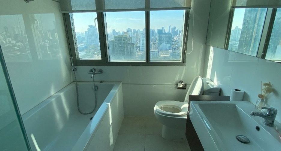 For rent 2 ベッドルーム condo in Watthana, Bangkok
