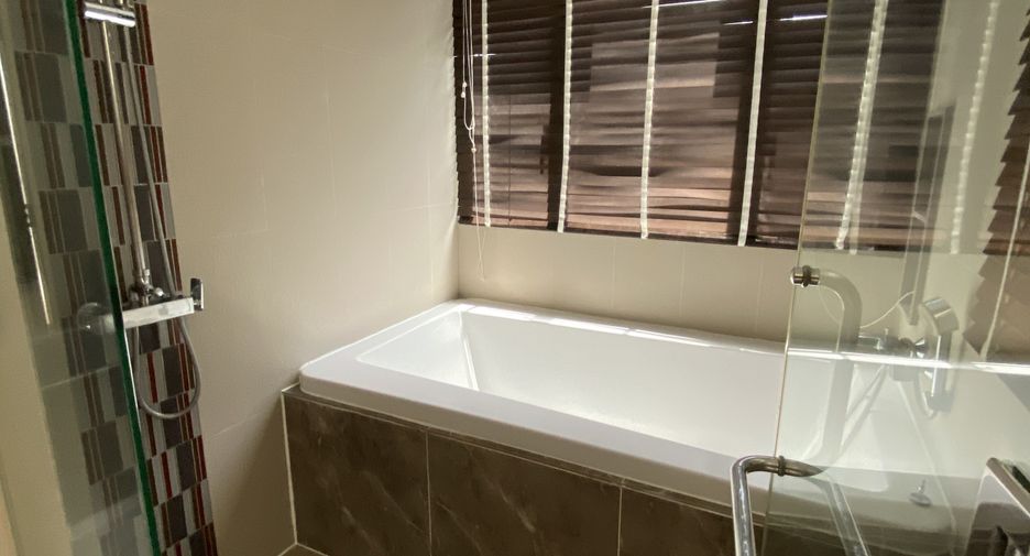 Apartamento en alquiler de 3 habitaciones en Watthana, Bangkok