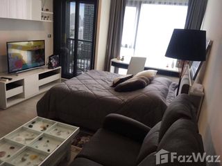 À louer studio condo à Khlong Toei, Bangkok