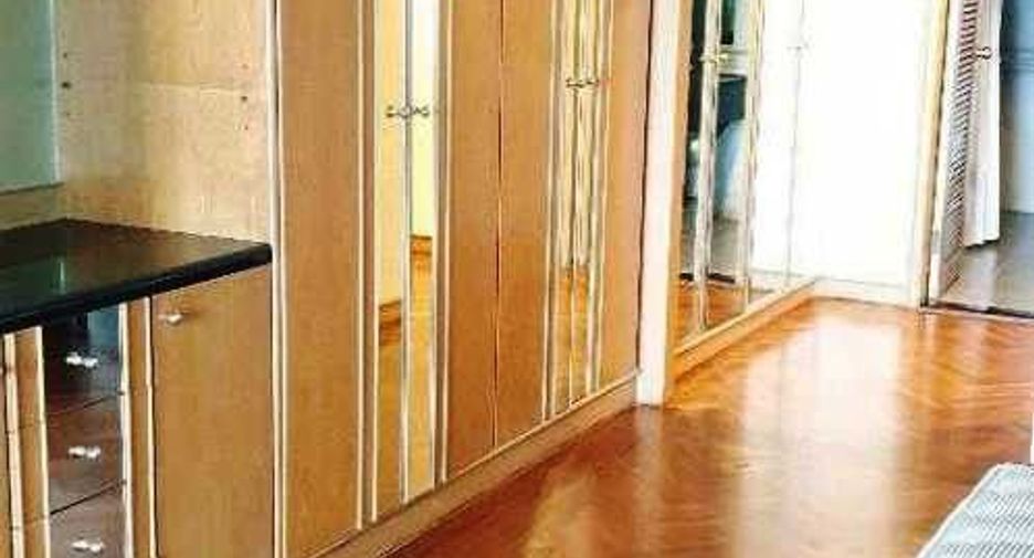 For rent 2 bedrooms condo in Sathon, Bangkok