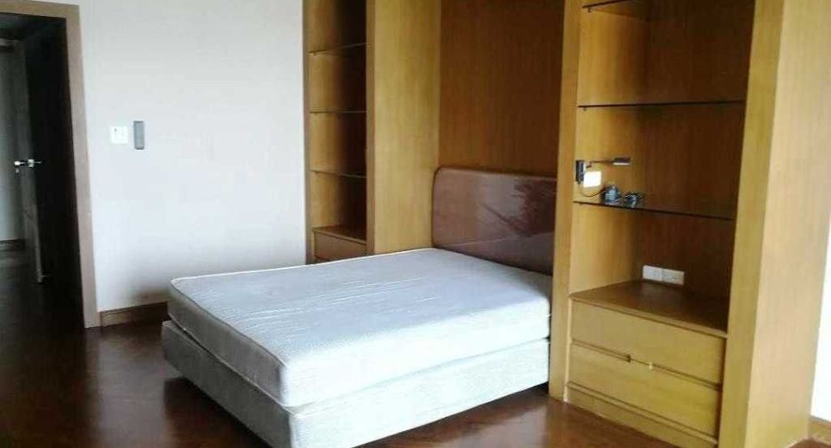 For rent 2 bedrooms condo in Sathon, Bangkok