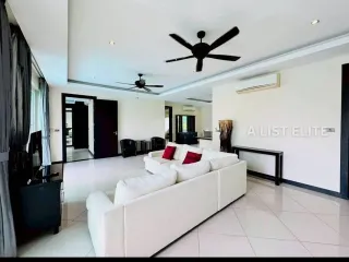 À louer 4 chambres maison à Bang Lamung, Chonburi