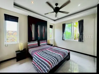 À louer 4 chambres maison à Bang Lamung, Chonburi
