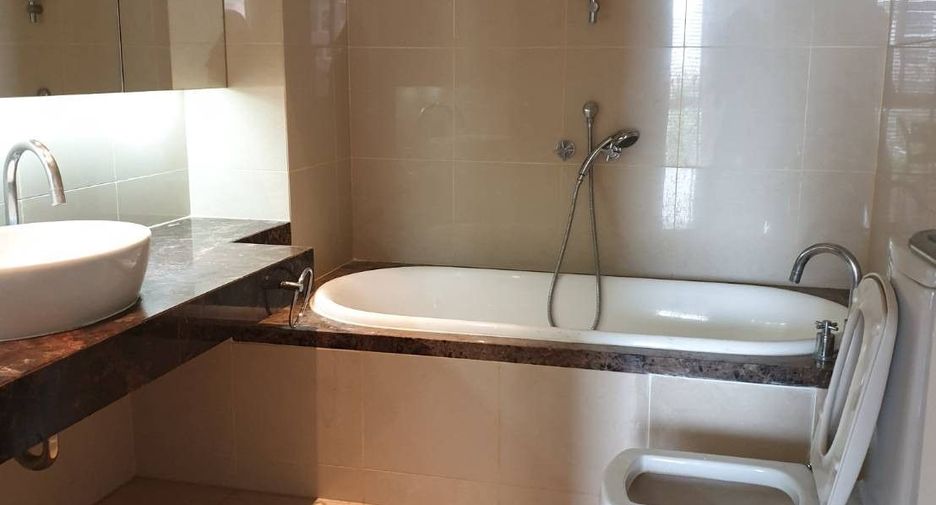 For rent 2 bedrooms condo in Sathon, Bangkok